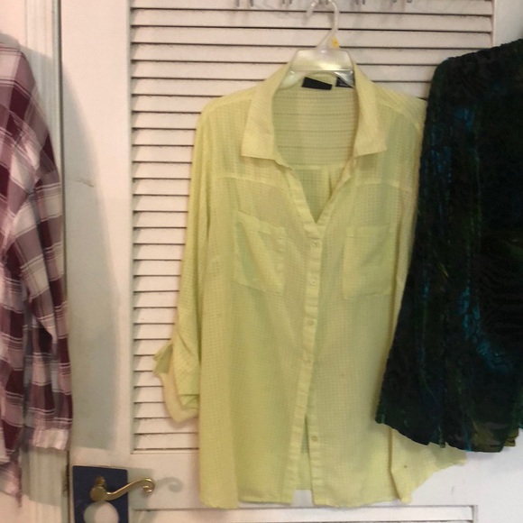 Tops - Picture 2 of 8